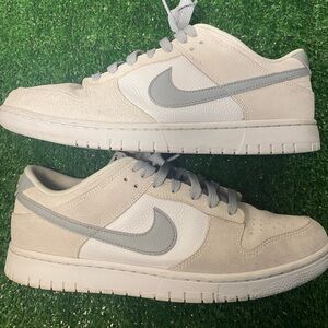 Nike Men's Beige and Gray Athletic Shoes